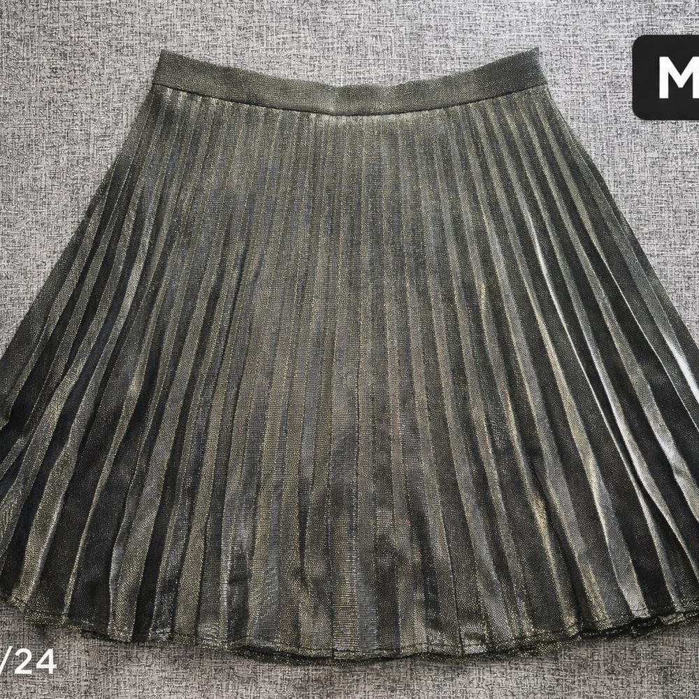 Lulus Metallic Pleated Mini Skirt Black Gold Shimmer skirt  Size Medium - Picture 2 of 8